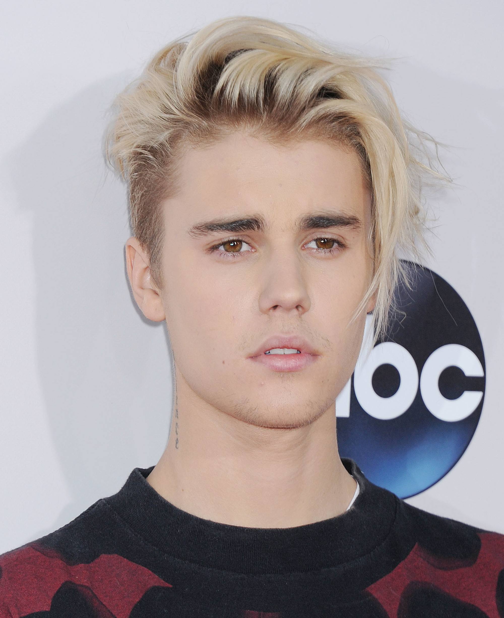 justin bieber with platinum blonde short hair with swooping face-framing layers
