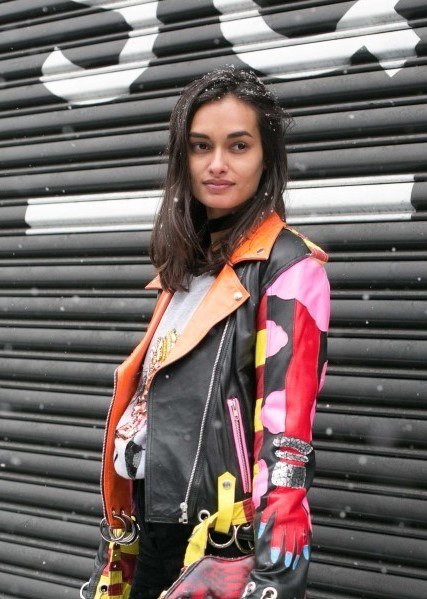 Street style imnage of a brunette woman with a wavy lob