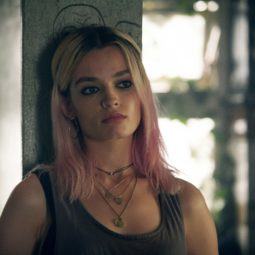 Maeve AKA Emma Mackey from Netflix's show Sex Education rocking blonde and pink ombre hair
