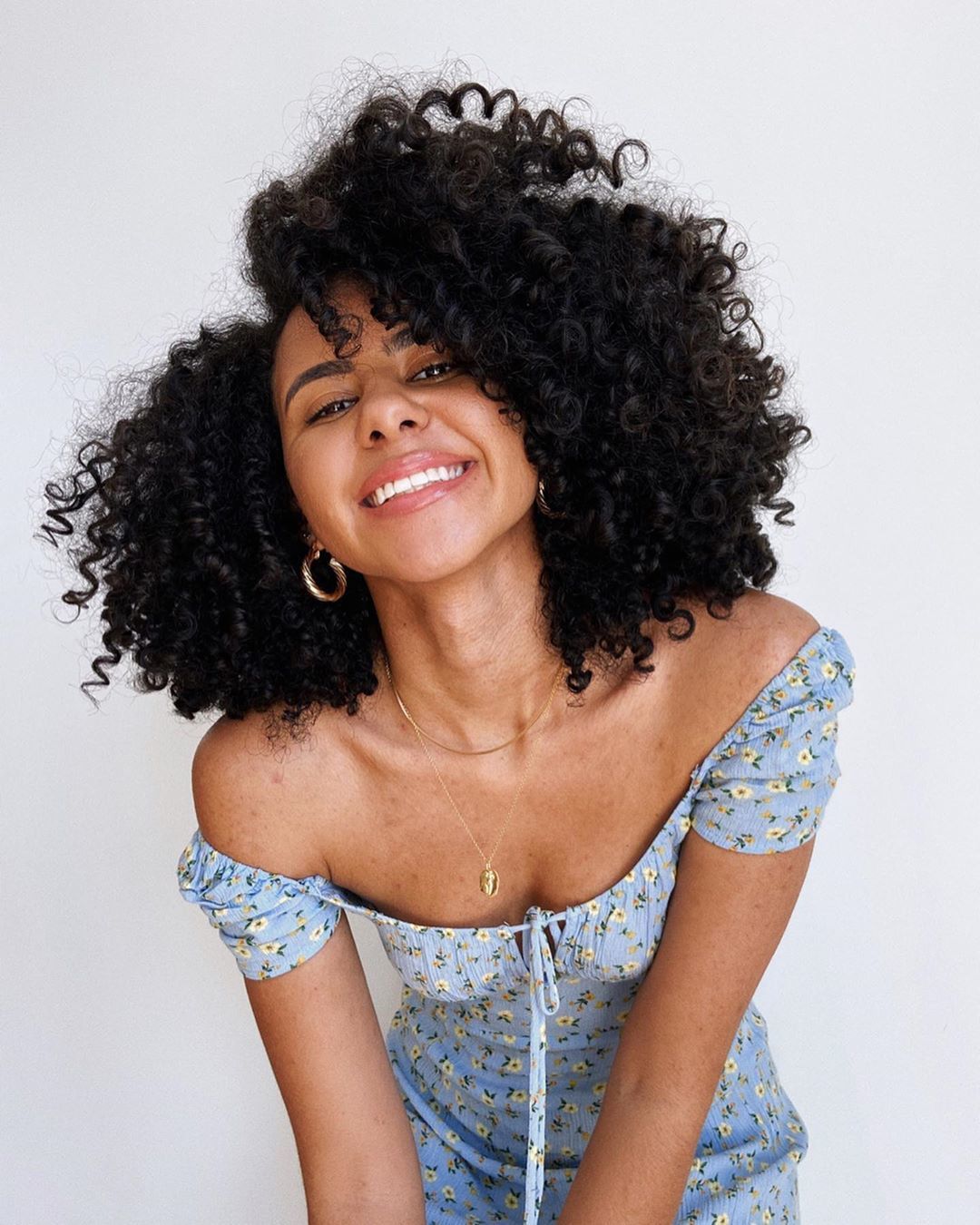Influencer and Founder of the curl bar LondonNia the light