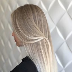 woman with long blonde ombre hair