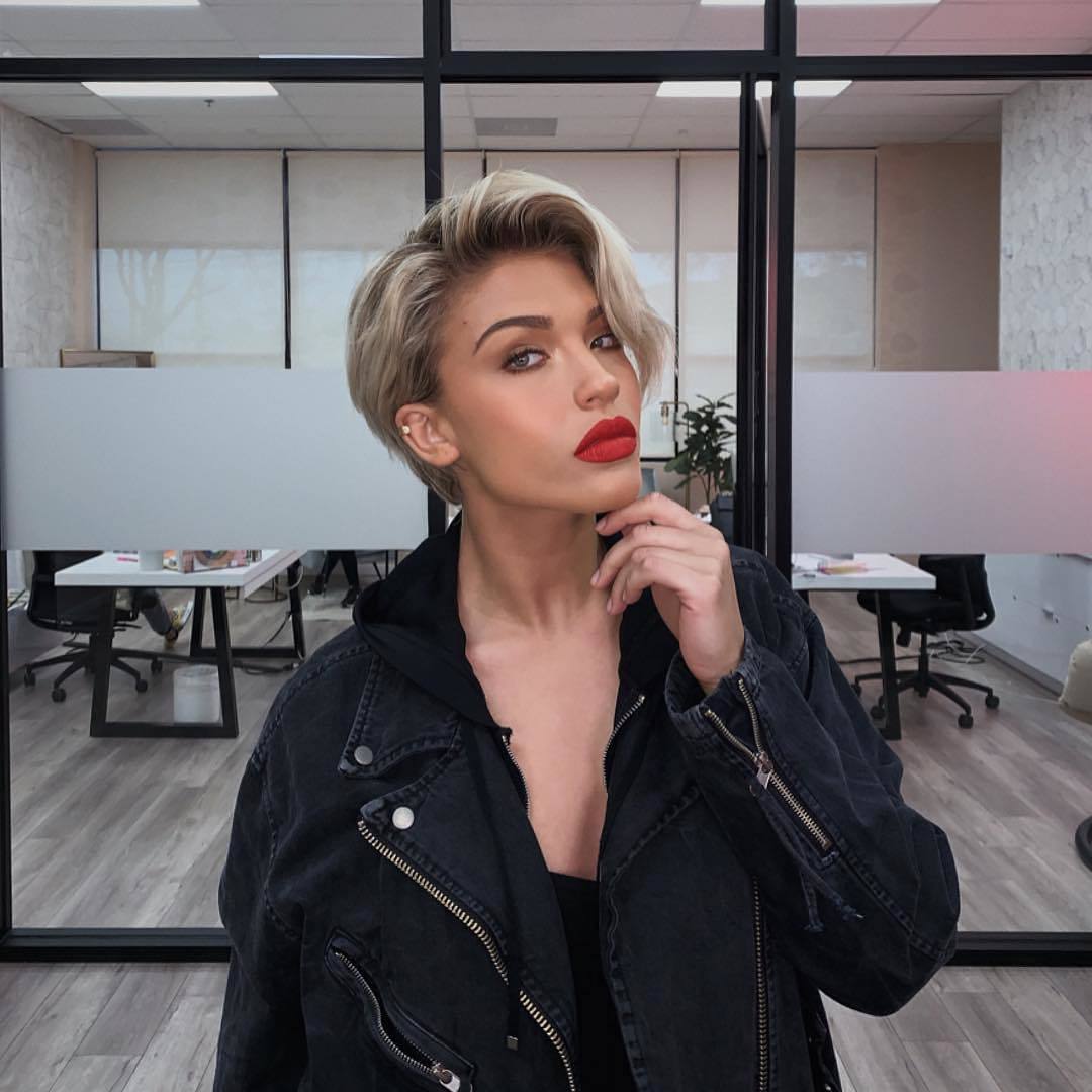 woman with square face shape and tousled blonde pixie cut hairstyle