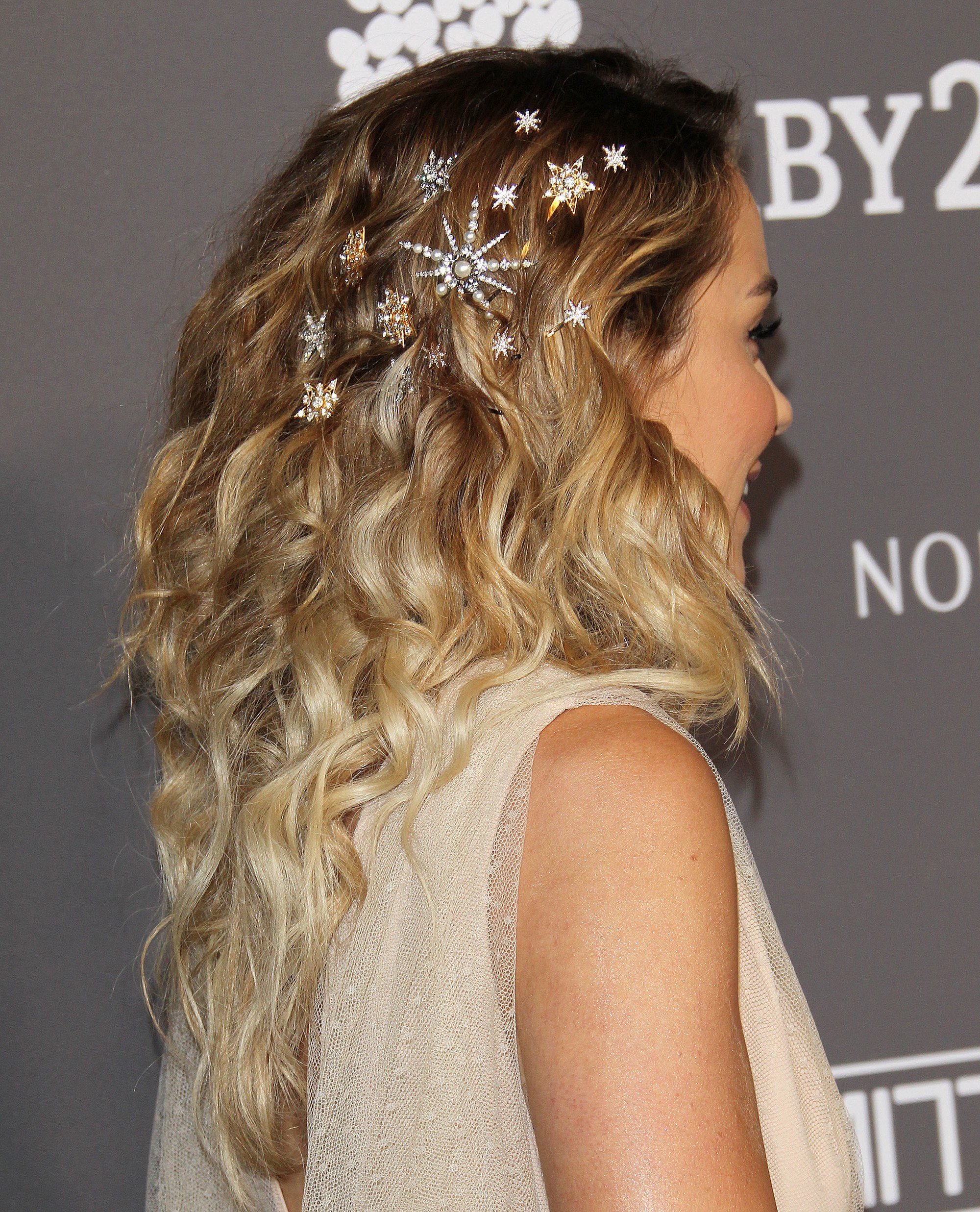 Lauren Conrad with golden blonde ombre wavy hair with star hair clips