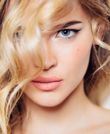 blonde woman with side swept wavy 2b hair