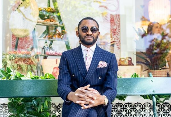 Stylish black man wearing a suit and sunglasses