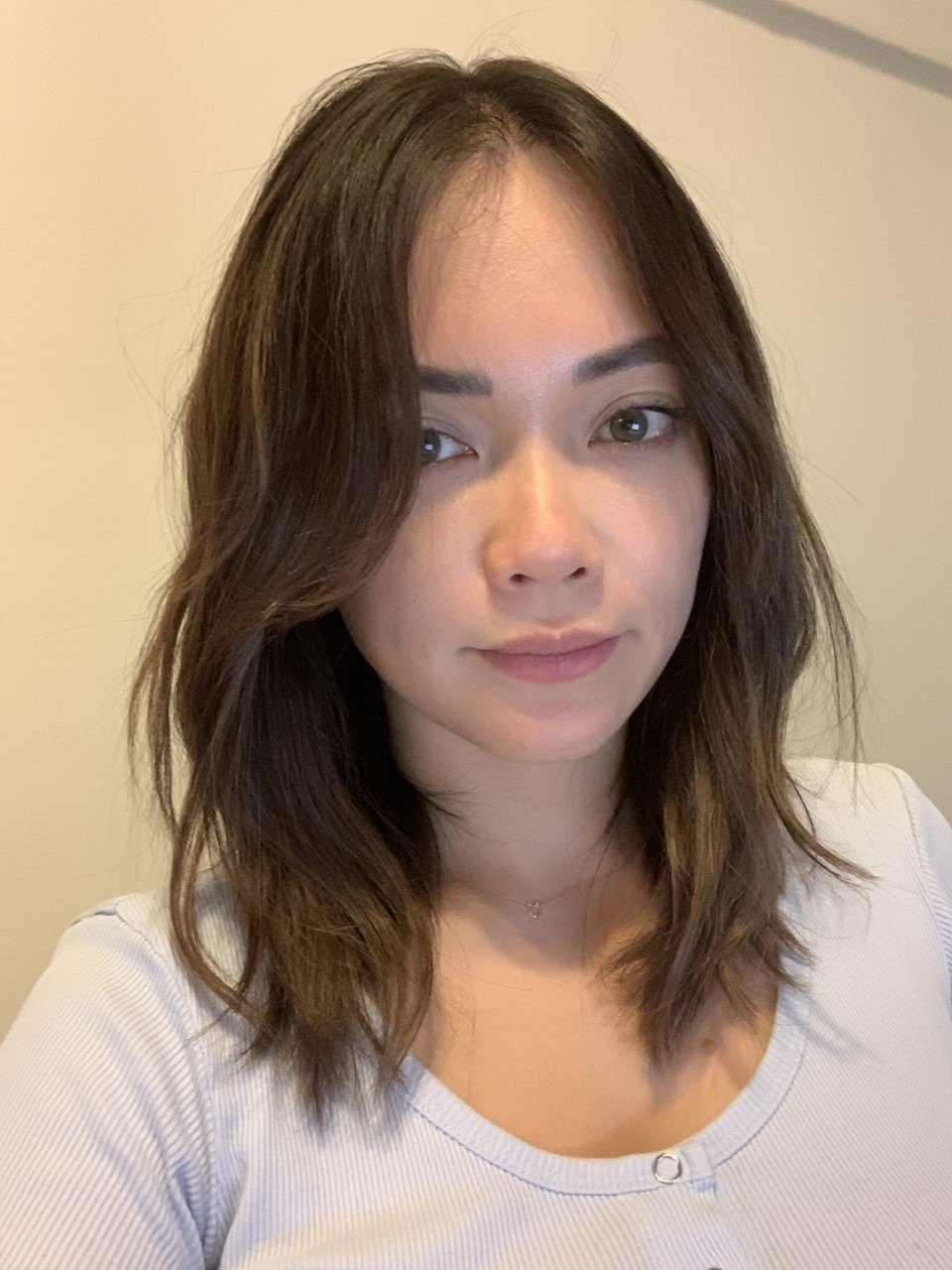 woman with medium length wavy brown hair