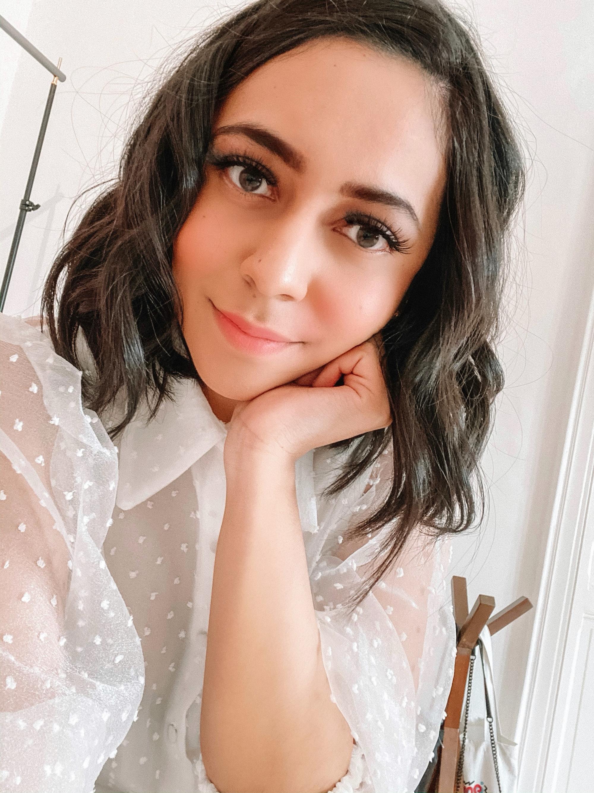 woman with a short wavy bob