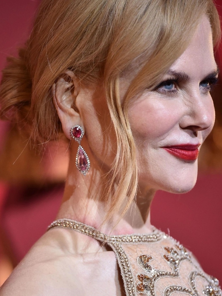Nicole Kidman - Strawberry blonde hair - Updo