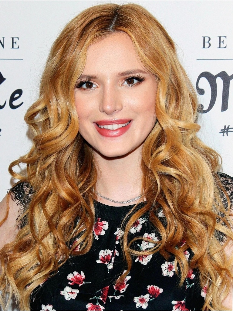 Bella Thorne - Strawberry blonde hair with highlights - curls