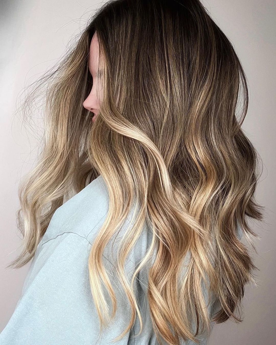 woman with brown to blond balayage hair