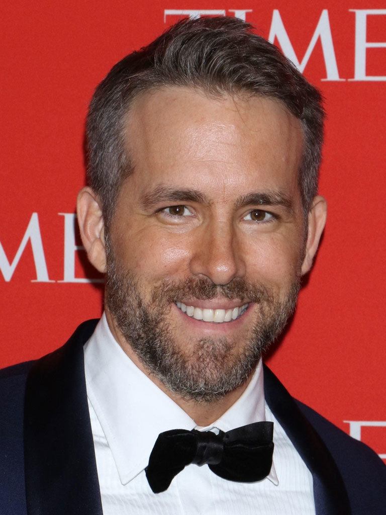 Ryan Reynolds with ideal classic taper haircut. At black-tie event.
