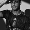 footballer hairstyles: Carlos Vela hair in side parting side swept 2023