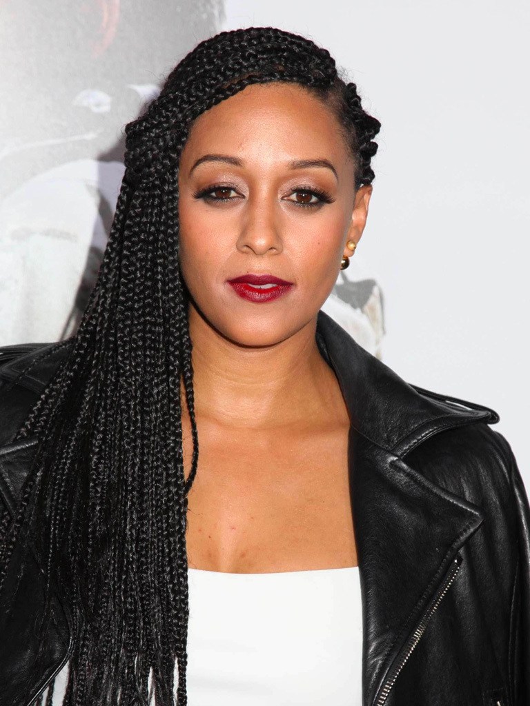 Box braids gallery: Tia Mowry with box braids to the side