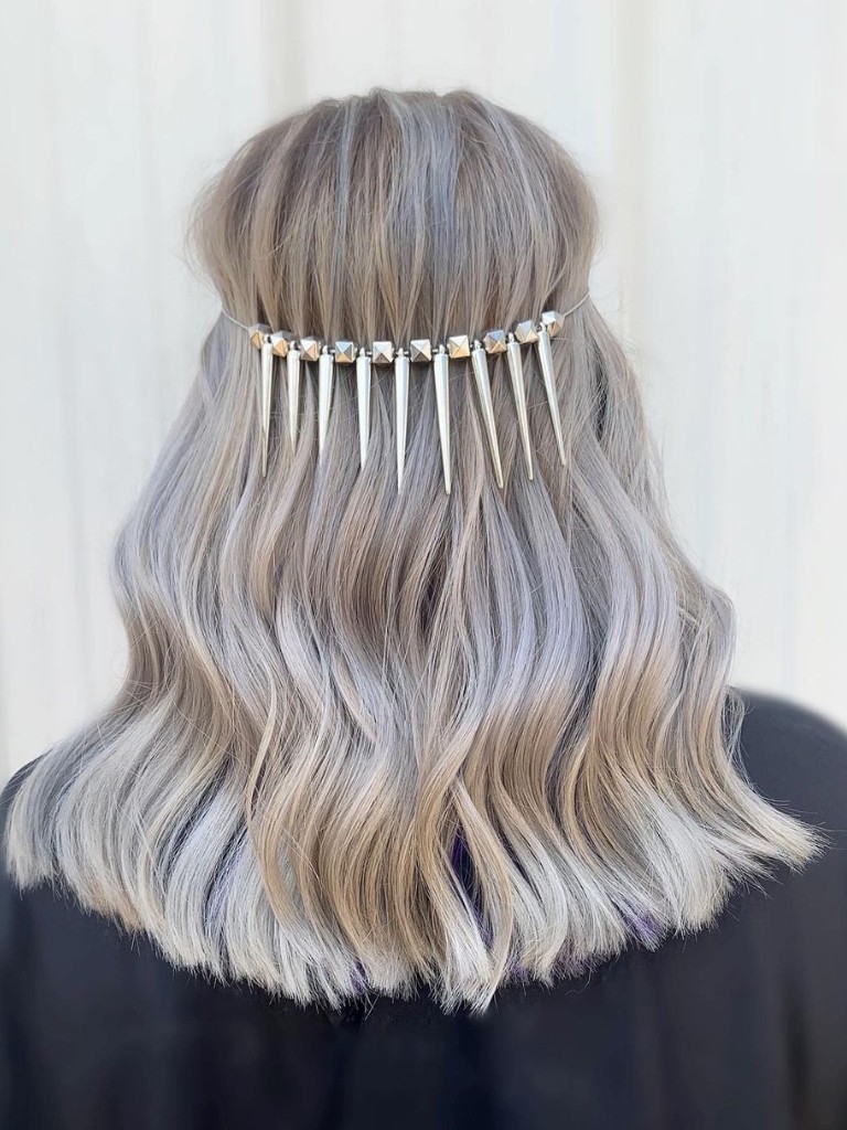Person wearing a metallic accessory on silver hair