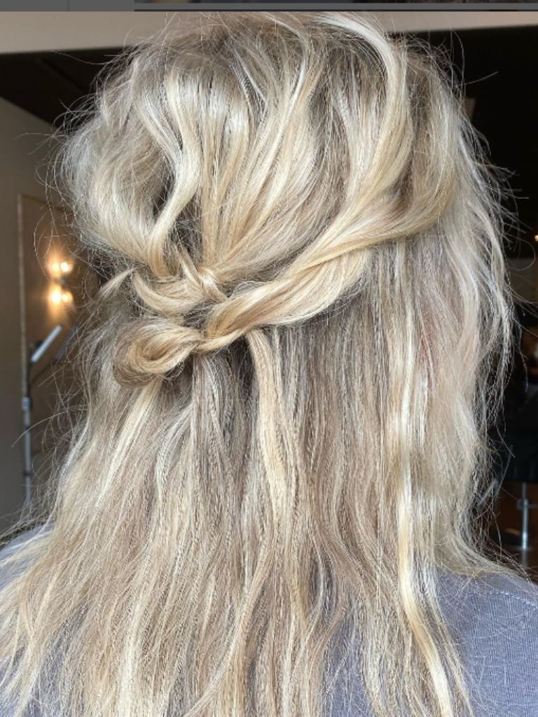 Woman with crimped blonde hair in a subtle style