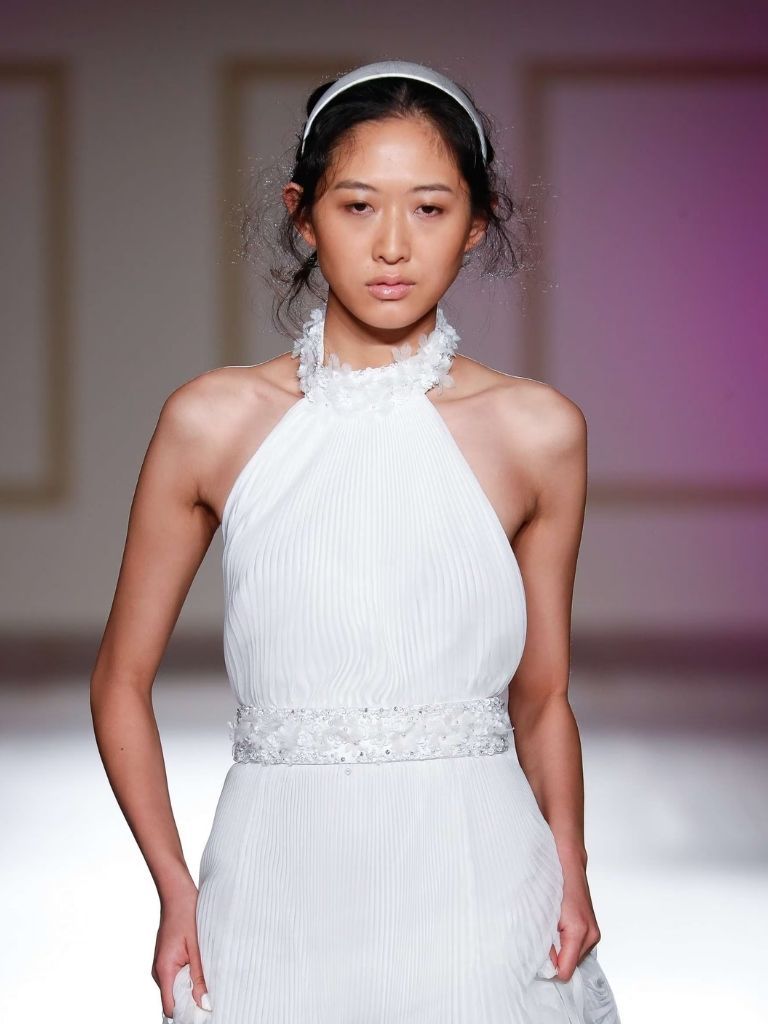 Bride catwalk with headband