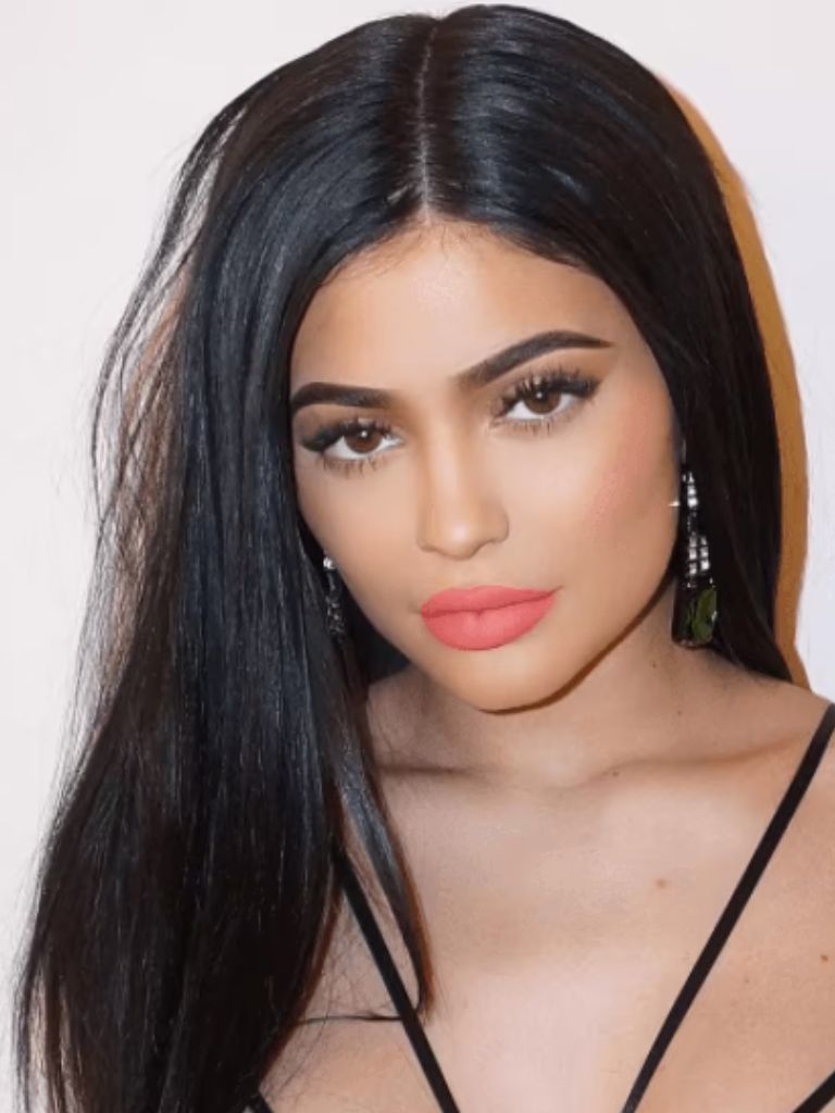 Club hairstyles: Image of Kylie Jenner with long dark straight hair and bright coral lipstick