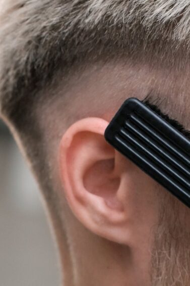 Man getting a Fusey haircut
