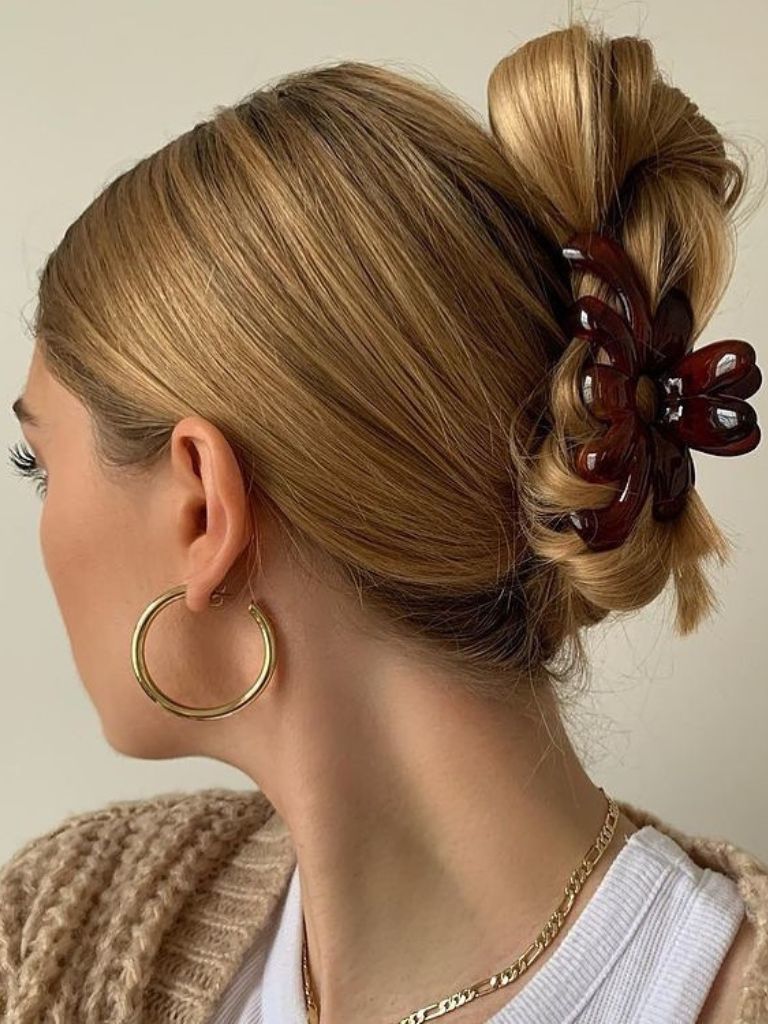 Hairstyles for long thin hair: Woman with dark blonde hair