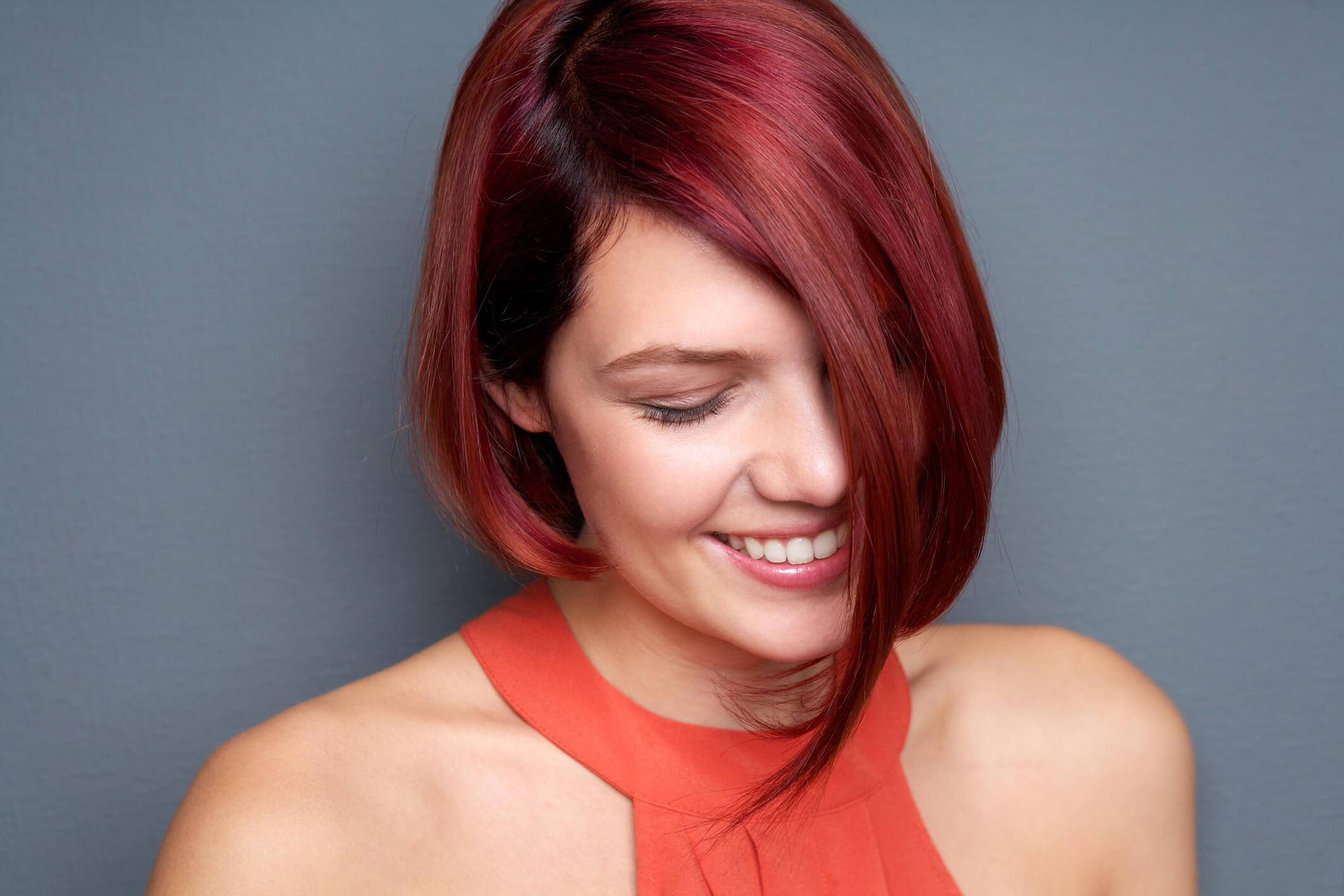 cortes de pelo asimétricos pelo rojo