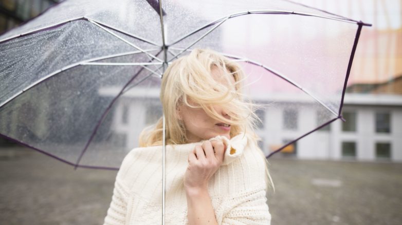 Волосы в дождь — советы, как сохранить укладку в дождливую погоду