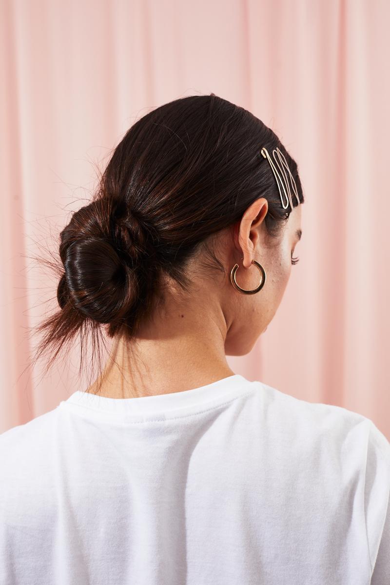 Прически для девочек на 1 сентября на длинные волосы в домашних условиях