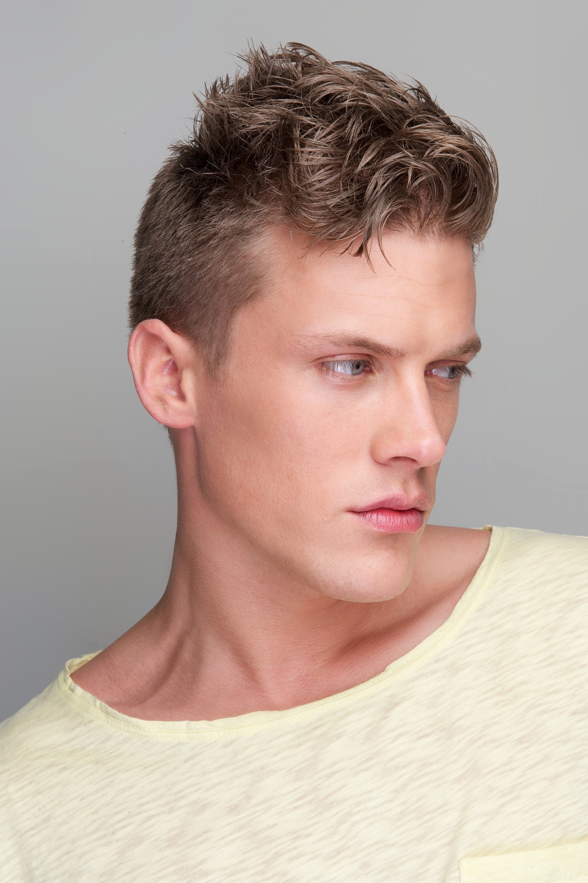 8 Short Hairstyles That Work For Any Man