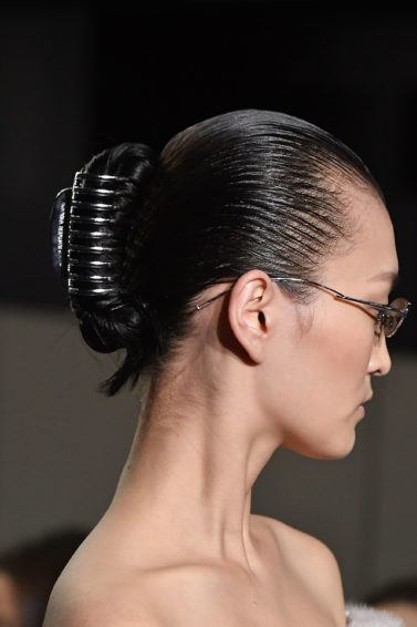 Claw clip trend alexander wang