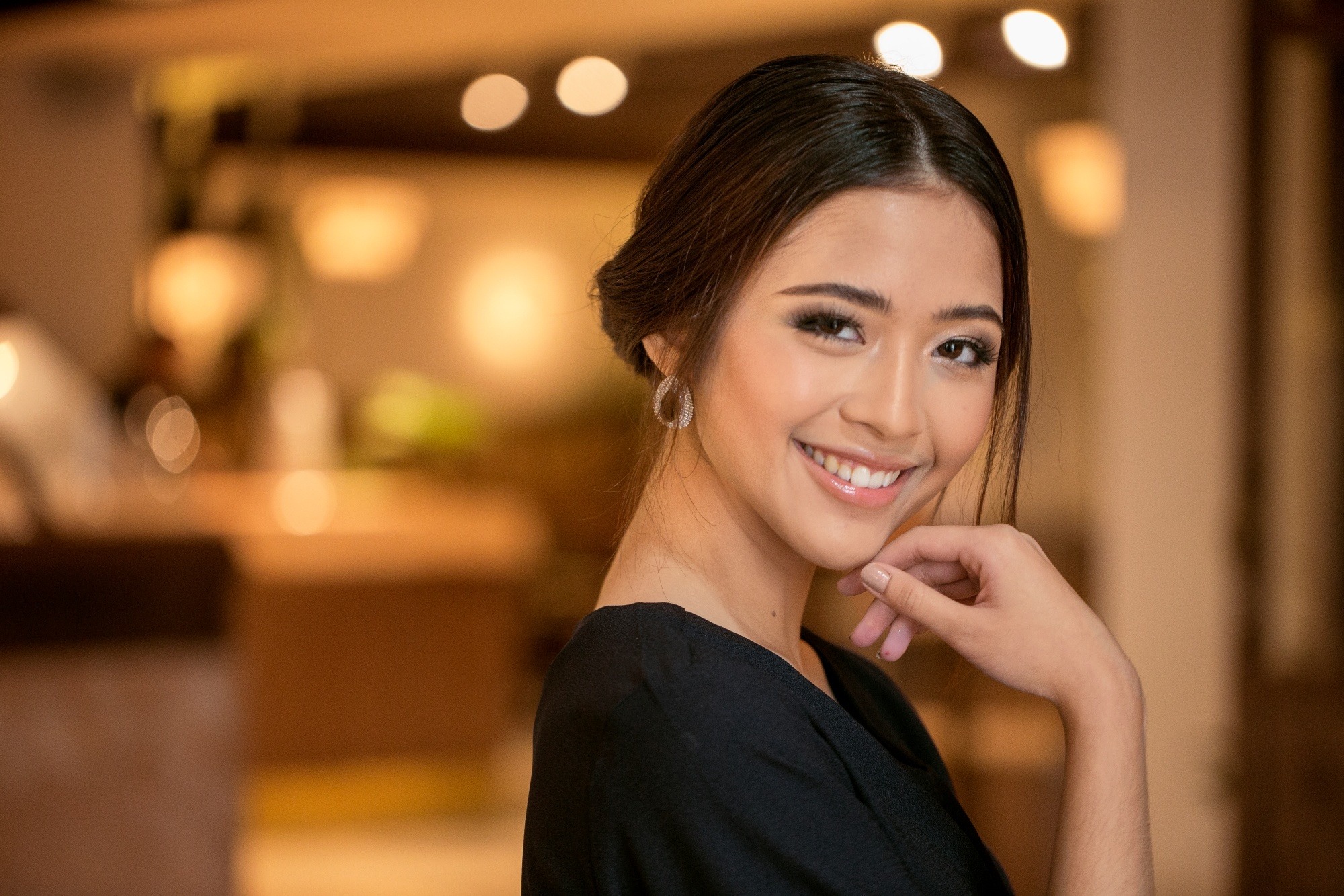 Asian woman with a chignon wedding hairstyle for short hair