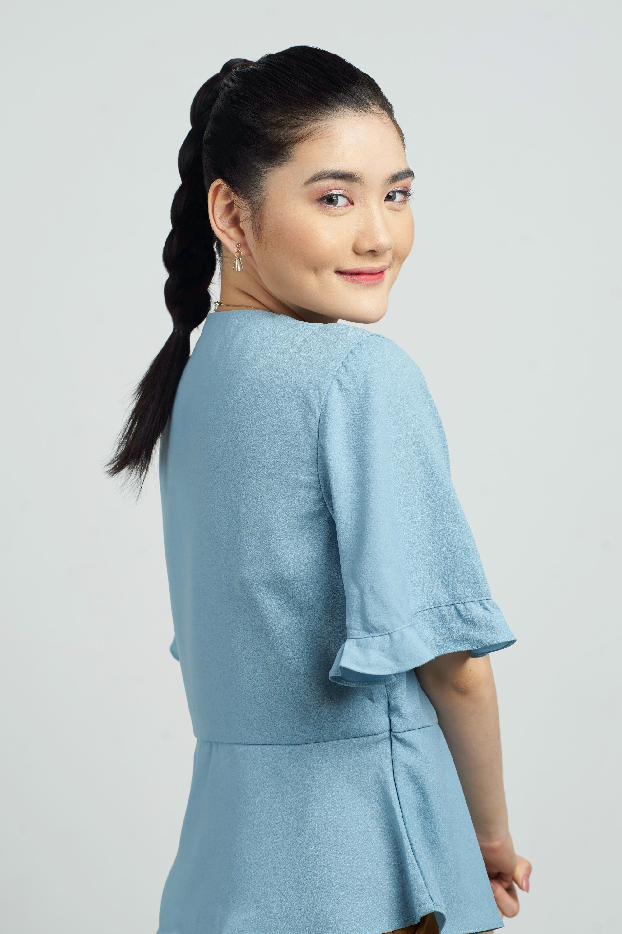 easy hairstyles for long hair: Asian girl is looking back and smiling
