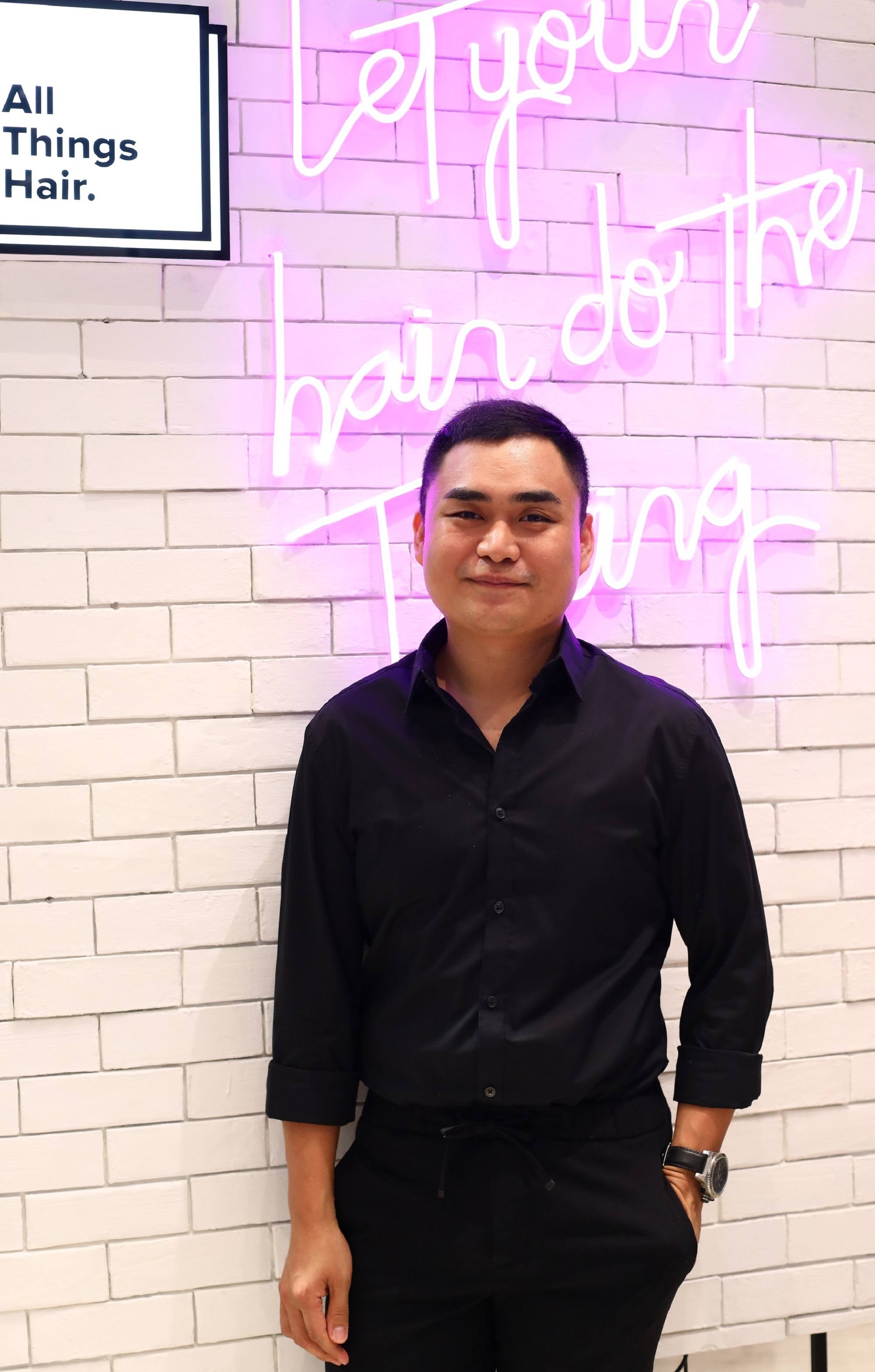 Hairstylist Jay Wee at the All Things Hair Live Booth