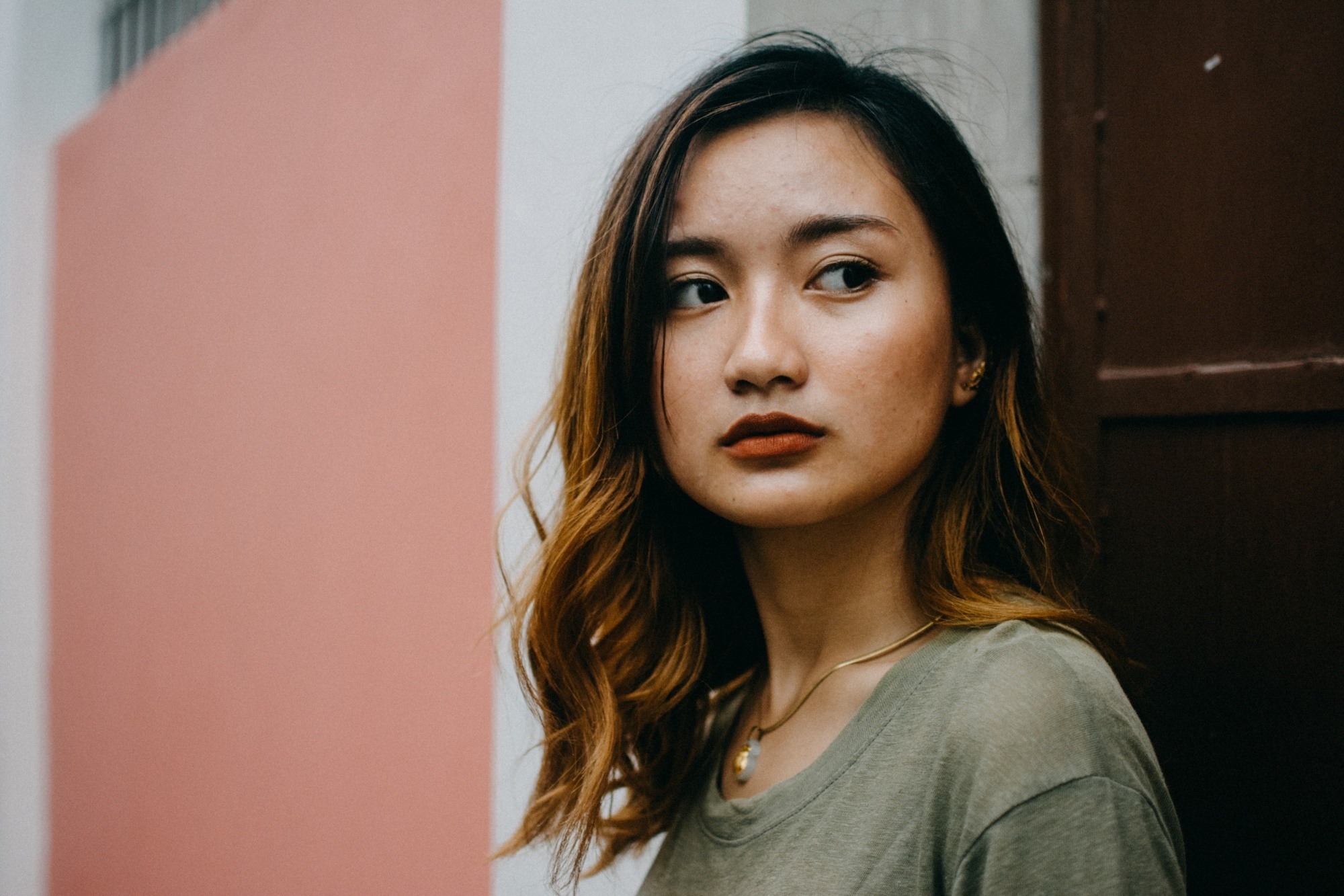 Woman with caramel highlights on her shoulder-length hair