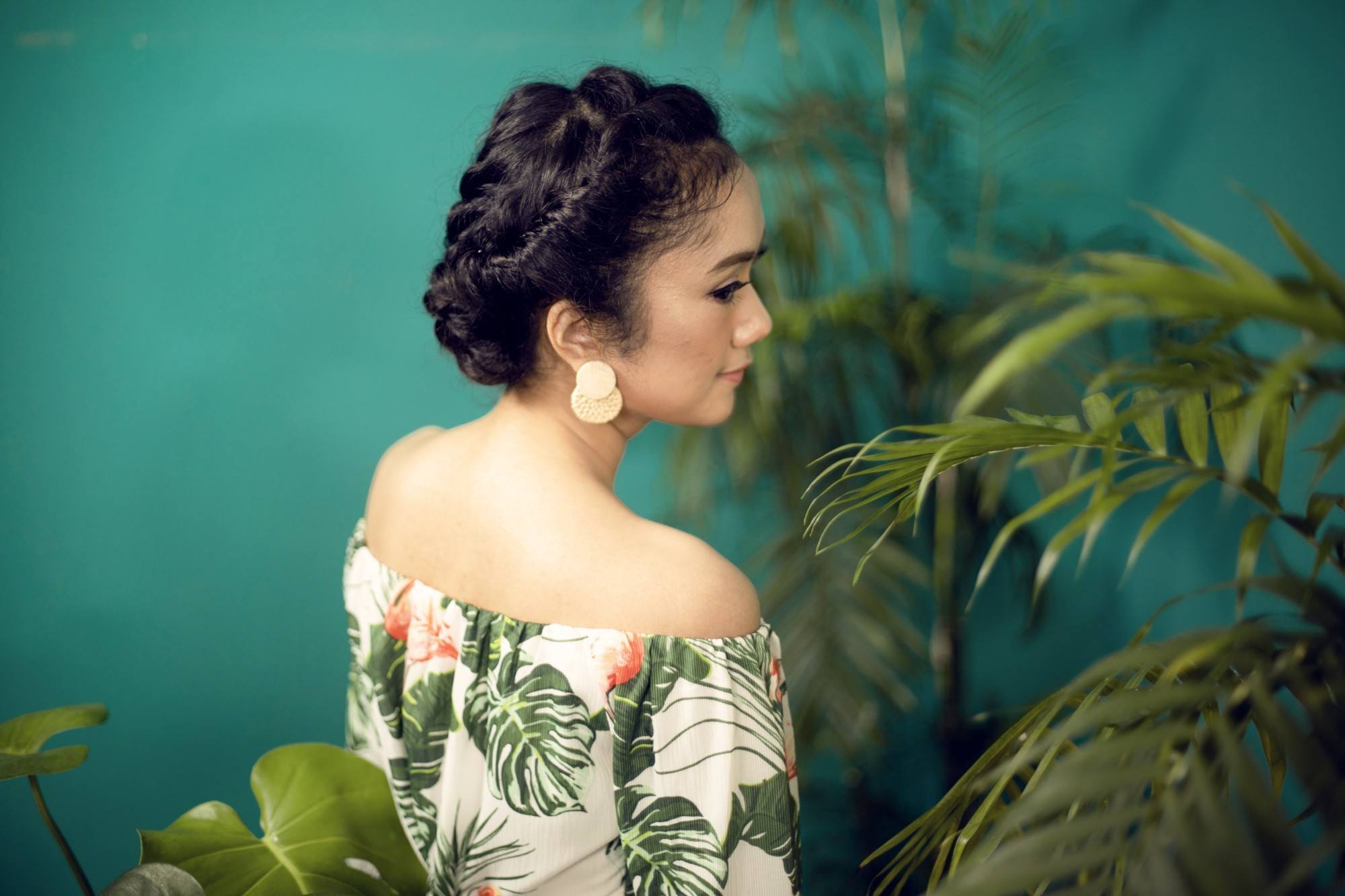 graduation hairstyles: girl's back is turned and is wearing an off-shoulder top