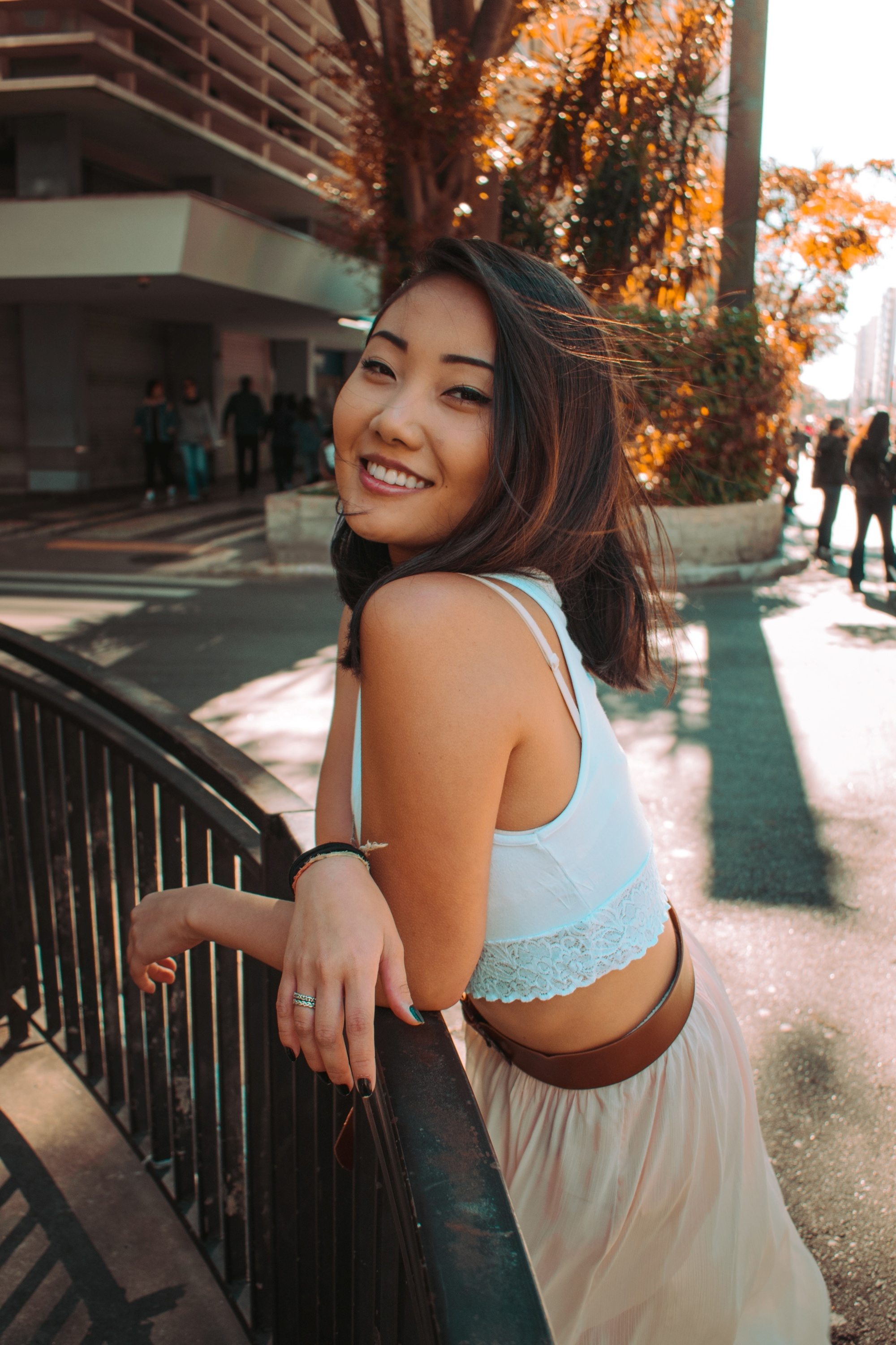 Asian woman with brown hair color for morena skin smiling
