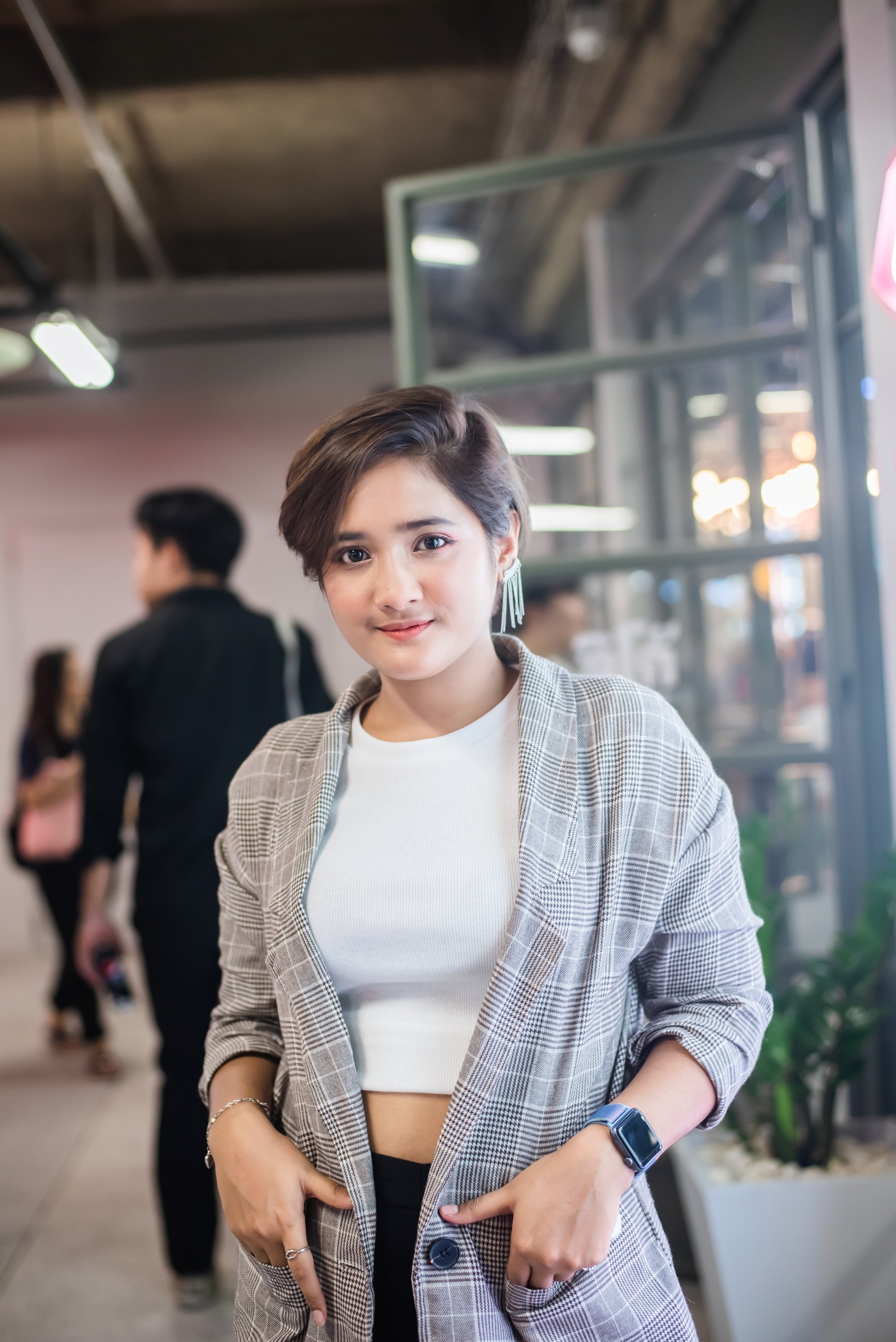Asian woman with short hair for round face wearing a gray cardigan
