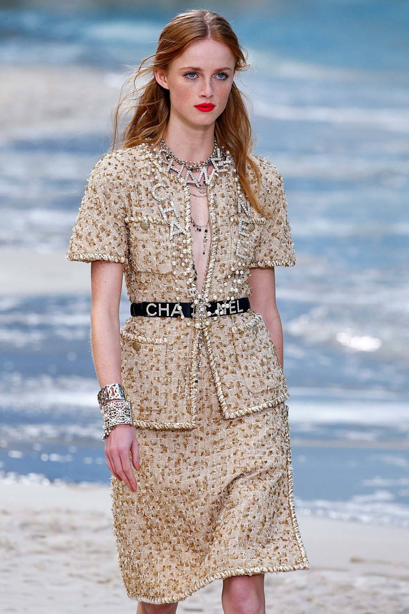 นางแบบผมยาว บีชลุค ในโชว์ Chanel Spring/Summer 2019 Haute Couture fashion ที่ Paris Fashion Week